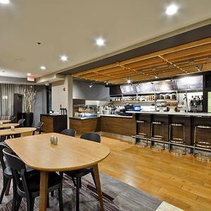 Courtyard By Marriott Jacksonville Airport/ Northeast